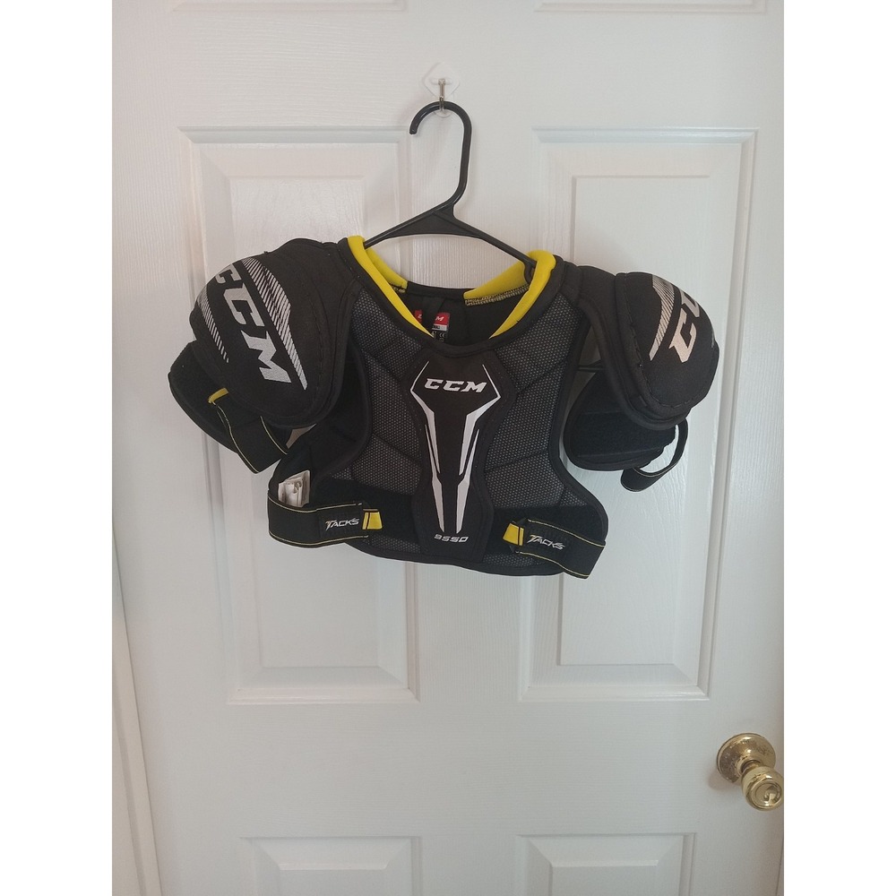 CCM Tacks Youth Ice Hockey Shoulder Protection‎ Pads Medium 23" To 25" SP9550